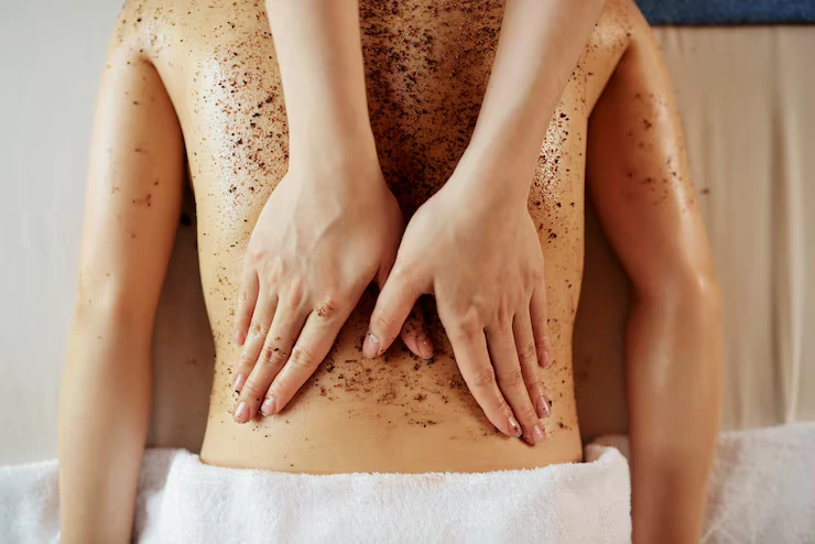 Masaje relajante en espalda con exfoliante — masaje circulatorio y drenaje post quirúrgico