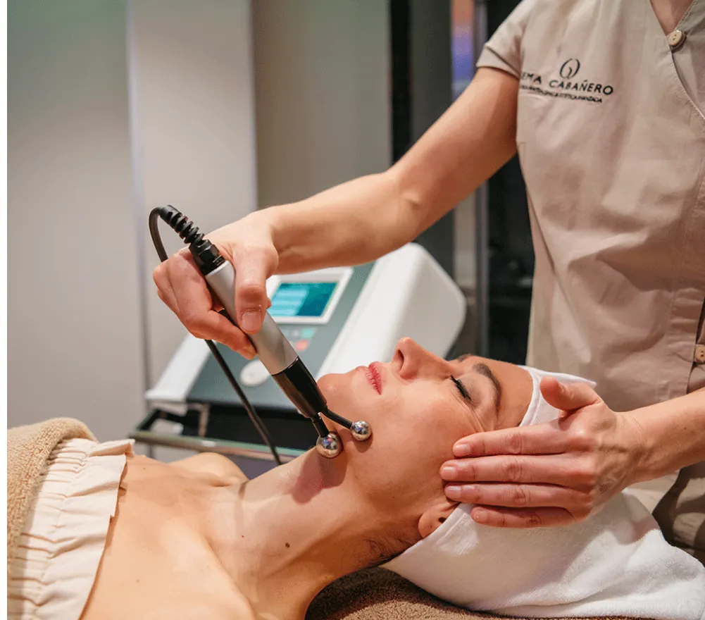 Radiofrecuencia facial antiedad para reducir arrugas y líneas de expresión