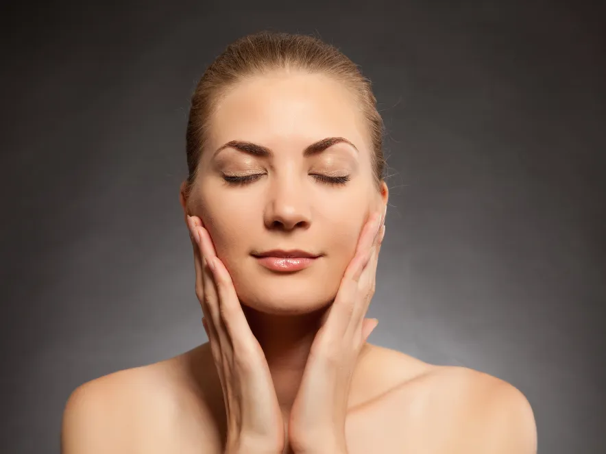 Tratamiento de higiene facial para una piel suave, limpia y saludable