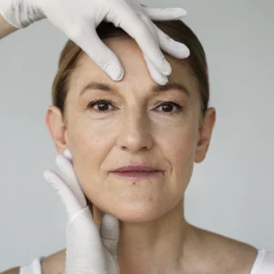 Higiene facial con exfoliación y masaje relajante