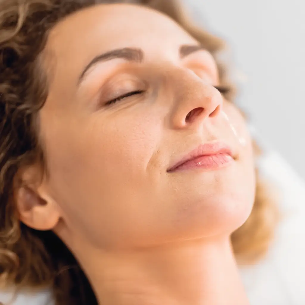 Depilación del labio superior con láser diodo para mujeres